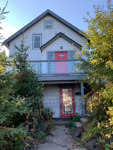Main picture of 1405 N 9th Ave E