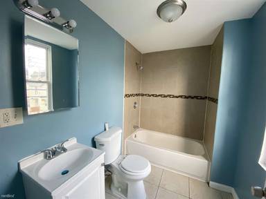 Main picture of 421 S 10th St