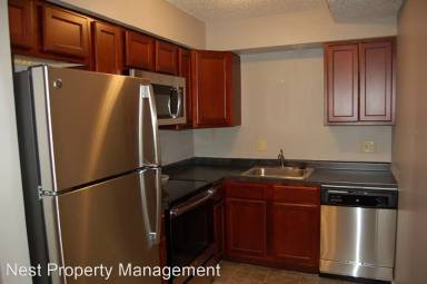 Main picture of 902-906 N Dodge St Apartments