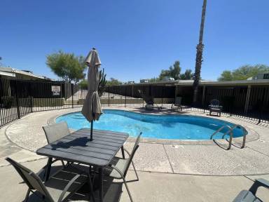 Main picture of 2740-2750 N Balboa Ave Apartments
