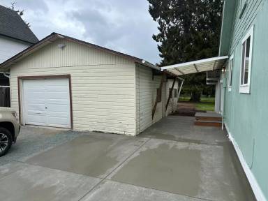 Main picture of 928 W Hazel St