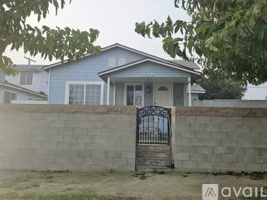 Main picture of 229 Philippine St