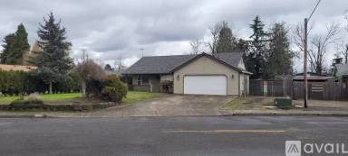 Main picture of 680 N 8th St