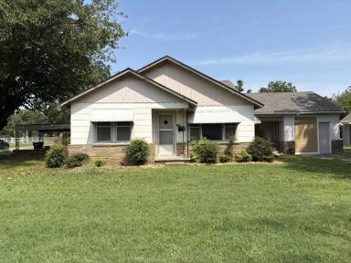 Main picture of 730 W 4th St