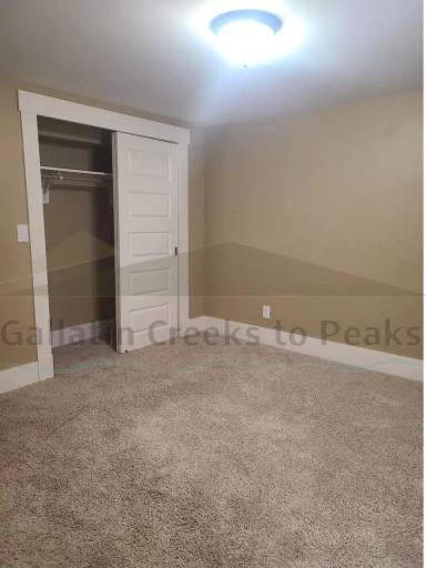 Main picture of 401 S Tracy Ave