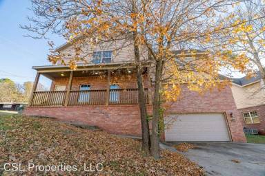 Main picture of 1734 W Wedington Dr