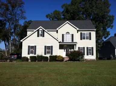 Main picture of 612 E Raintree Ln