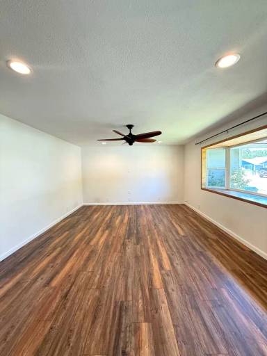 Main picture of 112 Hickory Dr