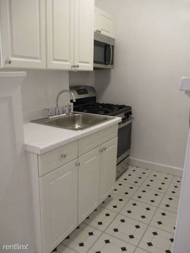 Main picture of 40 E Oak Apartments