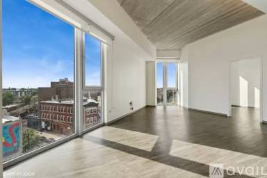 Main picture of 1900 N Milwaukee Ave