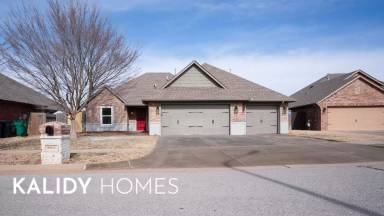 Main picture of 8609 NW 113th Ct
