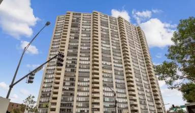 Main picture of Lake Park Plaza Condominium