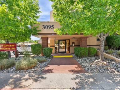 Main picture of 3095 Lakeside Dr