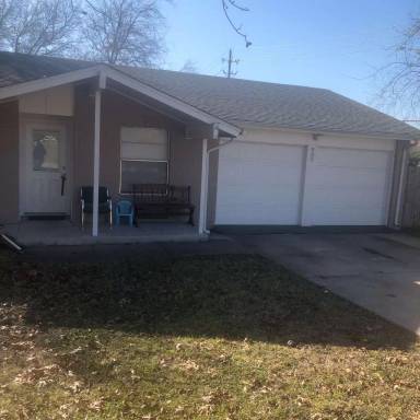 Main picture of 900 Custer St
