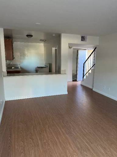 Main picture of 305 N Vinedo Ave