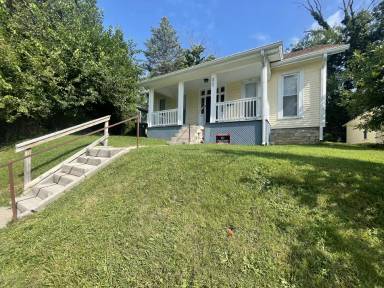 Main picture of 217 E 10th St