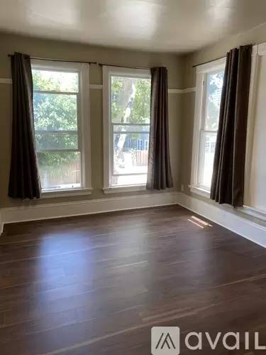 Main picture of 375 E Saint James St