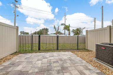 Main picture of 860 Paddleboard Ct