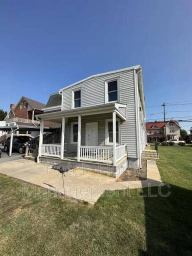 Main picture of 109 E Main St