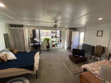 Main picture of 521 S Bryan Ave