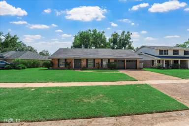 Main picture of 425 N Dresden Cir