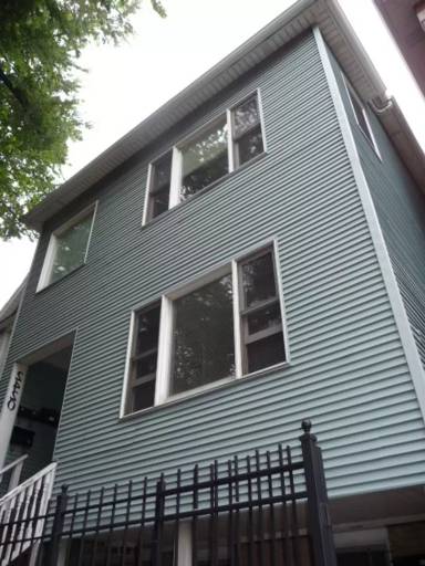 Main picture of 2420 N Greenview Ave