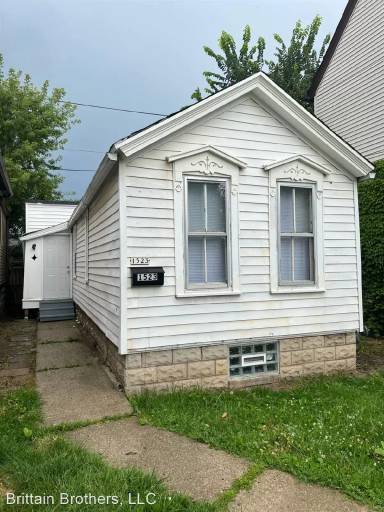 Main picture of 1523 W Scott St