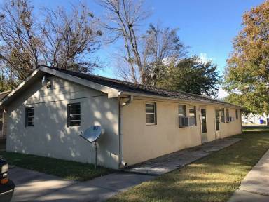 Main picture of 824 W 11th St