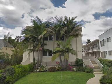 Main picture of 519 N Hayworth Ave