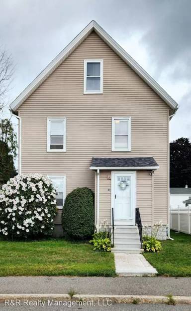 Main picture of 33 Howe Ave