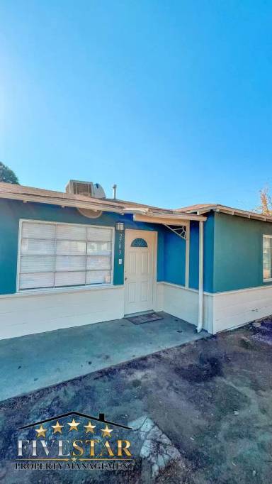 Main picture of 2703 Center St