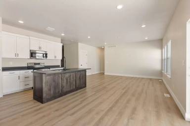 Main picture of 526 S Cutler Ave