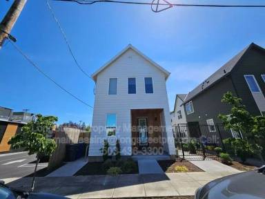 Main picture of 7480 N Oswego Ave