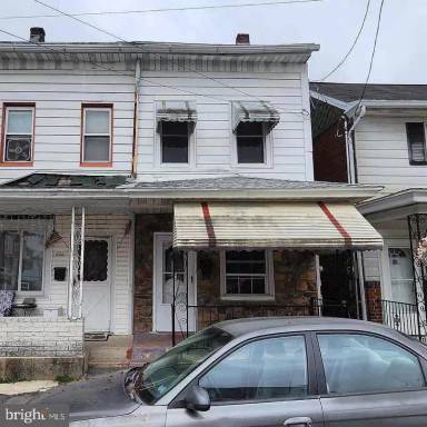 Main picture of 320 E Railroad St