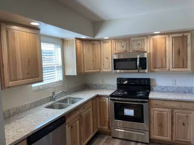 Main picture of 2545 E Spring St