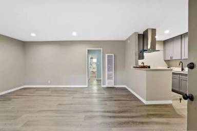 Main picture of 1655 W Malvern Ave