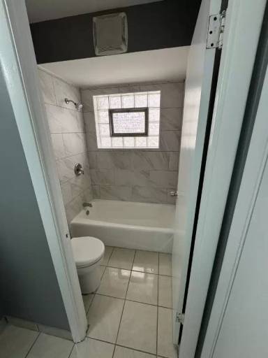 Main picture of 3110 W 59th St