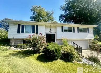 Main picture of 616 Commodore Dr