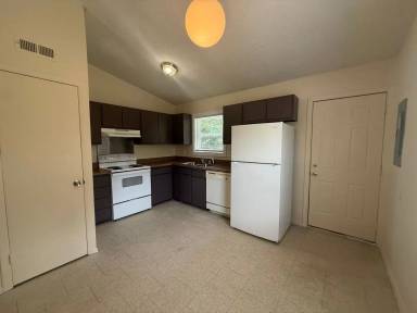 Main picture of 114 Village Cir
