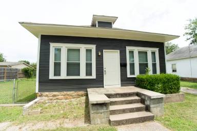 Main picture of 605 S Oak St