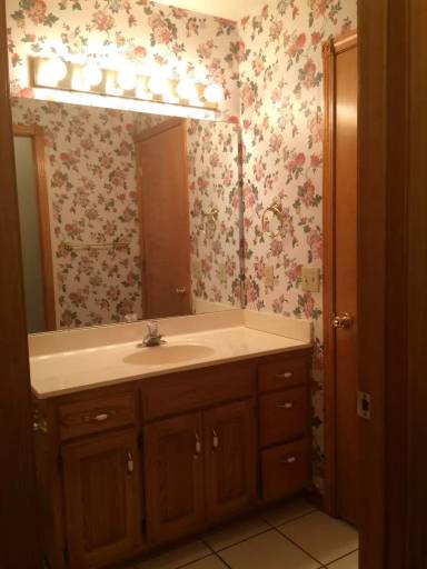 Main picture of 2301 W Woodbury St