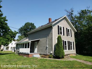 Main picture of 736 W River Rd N
