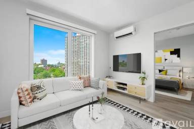 Main picture of 648 N May St