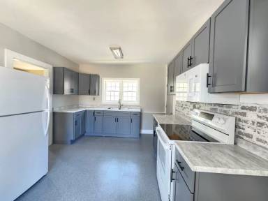 Main picture of 257 Center St