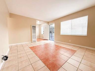 Main picture of 2212 High St
