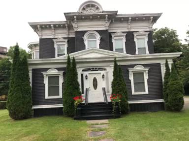 Main picture of 35 River St