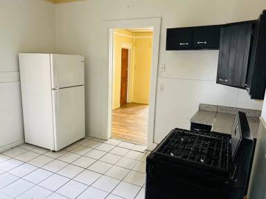 Main picture of 34 Albany Ave