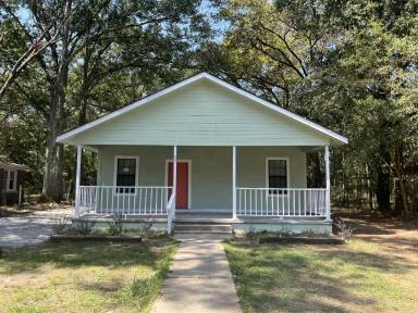 Main picture of 111 Montague St