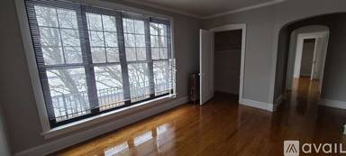 Main picture of 1739 W Devon Ave