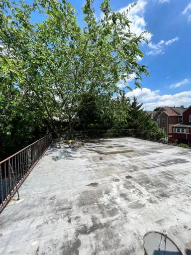 Main picture of 5910 Riverdale Ave